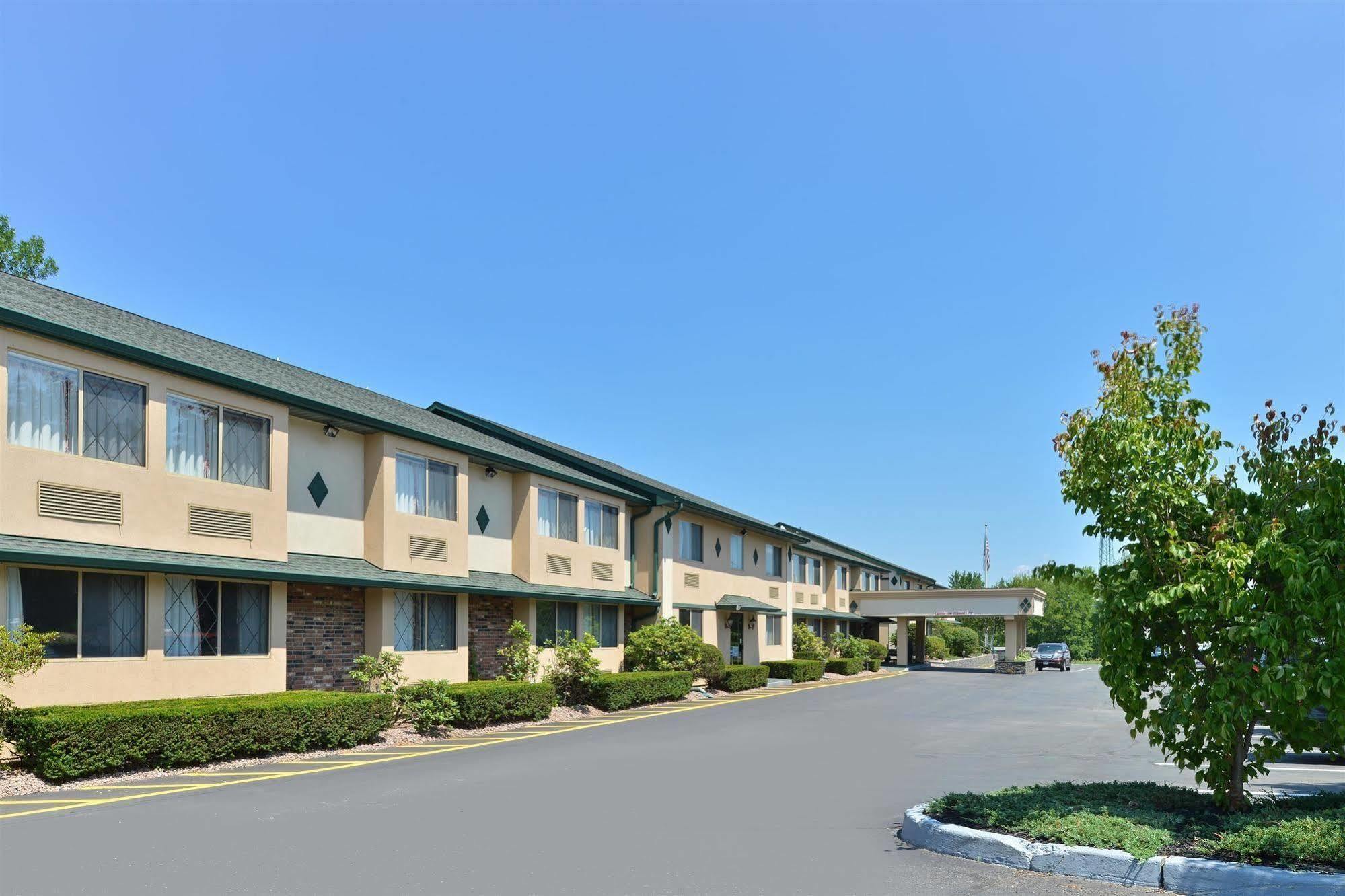 Americas Best Value Inn New Paltz Exterior foto